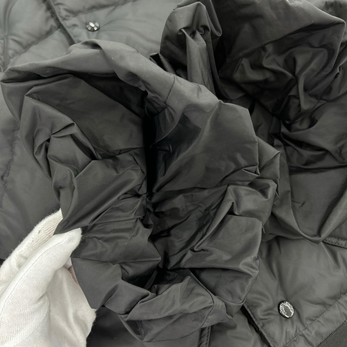 ダウンジャケット MONCLER SERRE フリル付ダウンジャケット 黒 ブラック