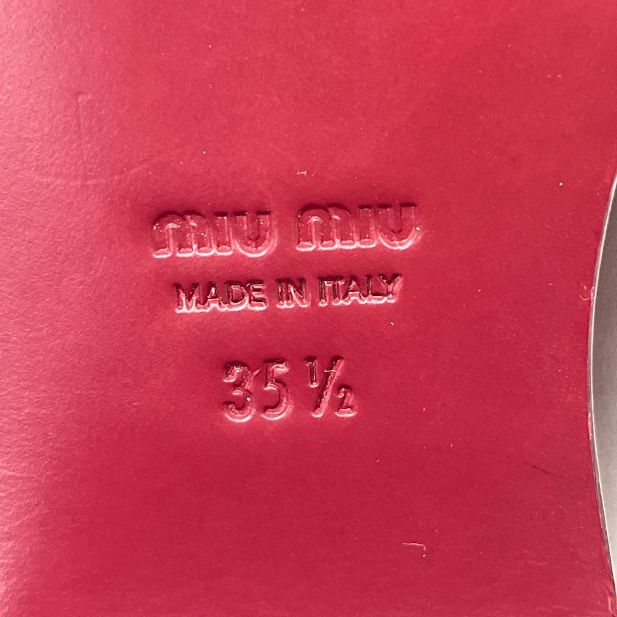 miumiu ｳｨﾝｸﾞﾁｯﾌﾟﾋｰﾙﾛｰﾌｧｰ（351/2）