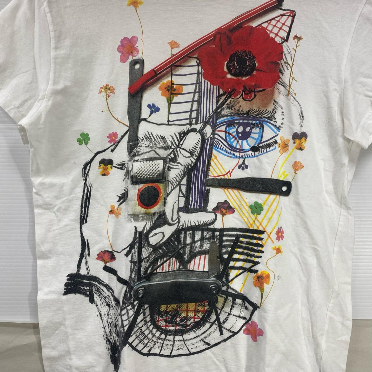 Dior ｸﾞﾗﾌｨｯｸﾃﾞｻﾞｲﾝTEE 白