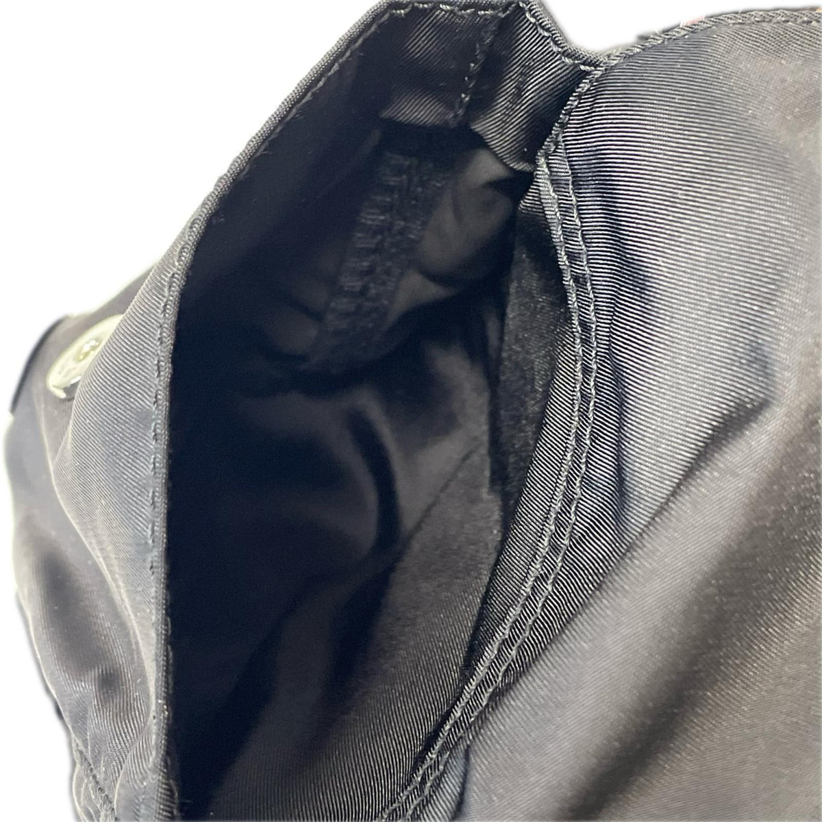 PRADA トライアングルロゴ　ナイロンリュックサック B2811F