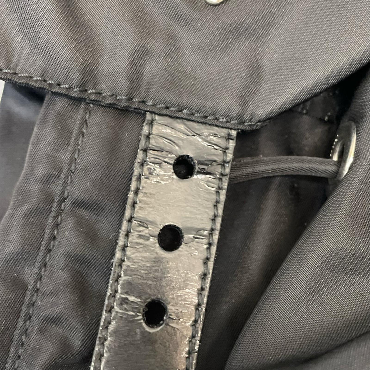 PRADA トライアングルロゴ　ナイロンリュックサック B2811F