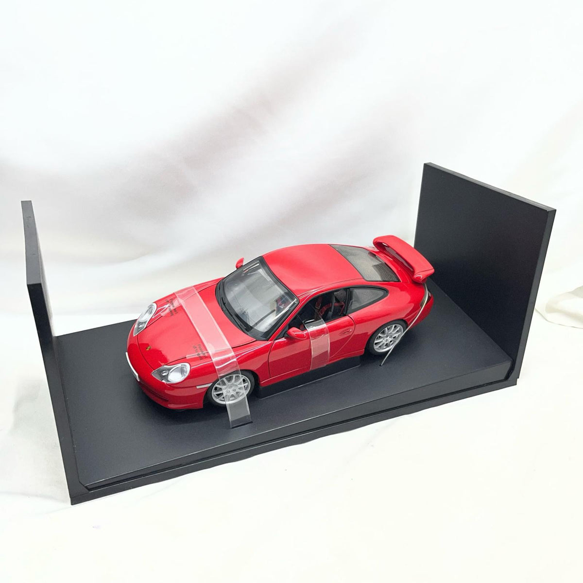 AUTO ART PORSCHE 911 GT2 2002 スケールカー