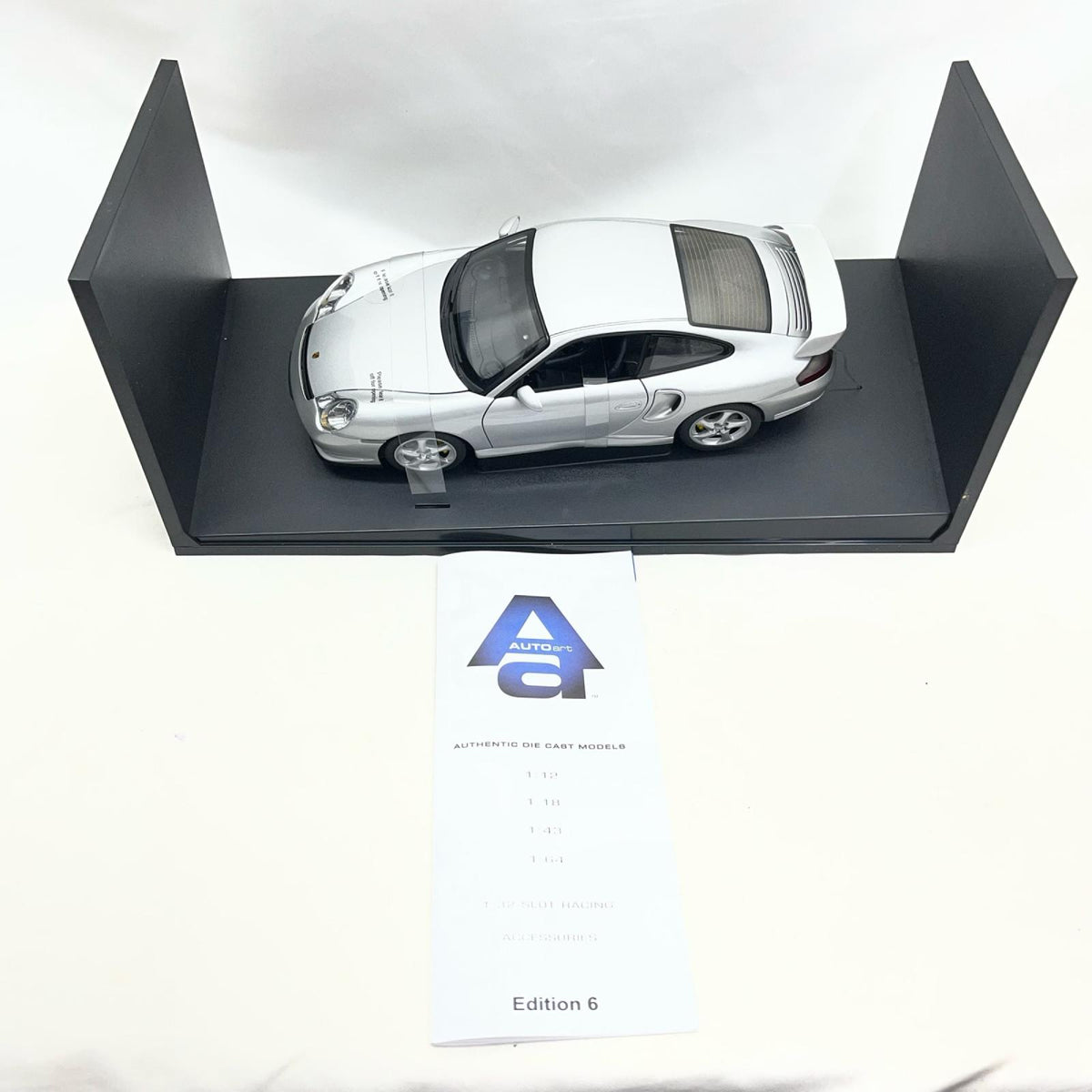 AUTO ART PORSCHE 911 GT2 2002 スケールカー