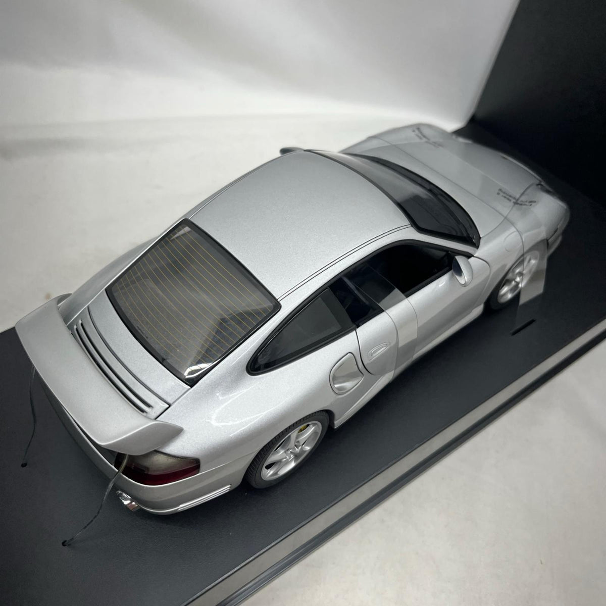 AUTO ART PORSCHE 911 GT2 2002 スケールカー