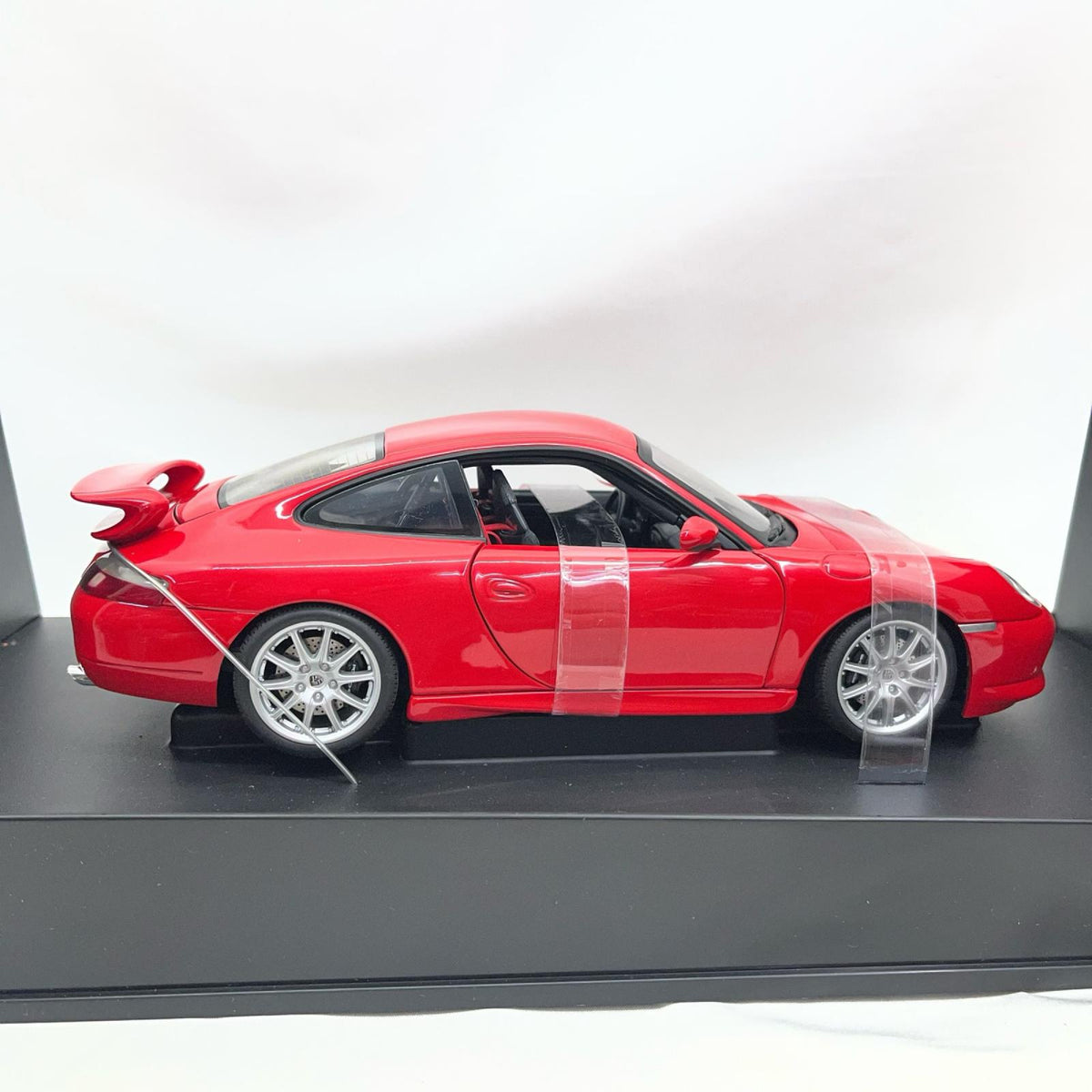 AUTO ART PORSCHE 911 GT2 2002 スケールカー