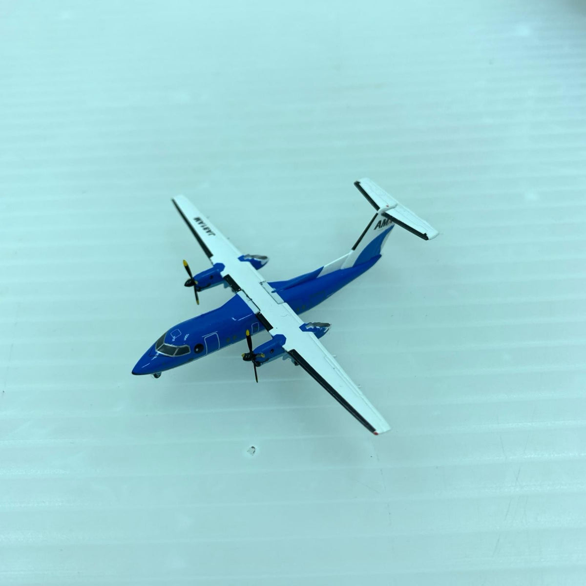 BOMBARDIER DASH8-100 1:400 ミニカーその他