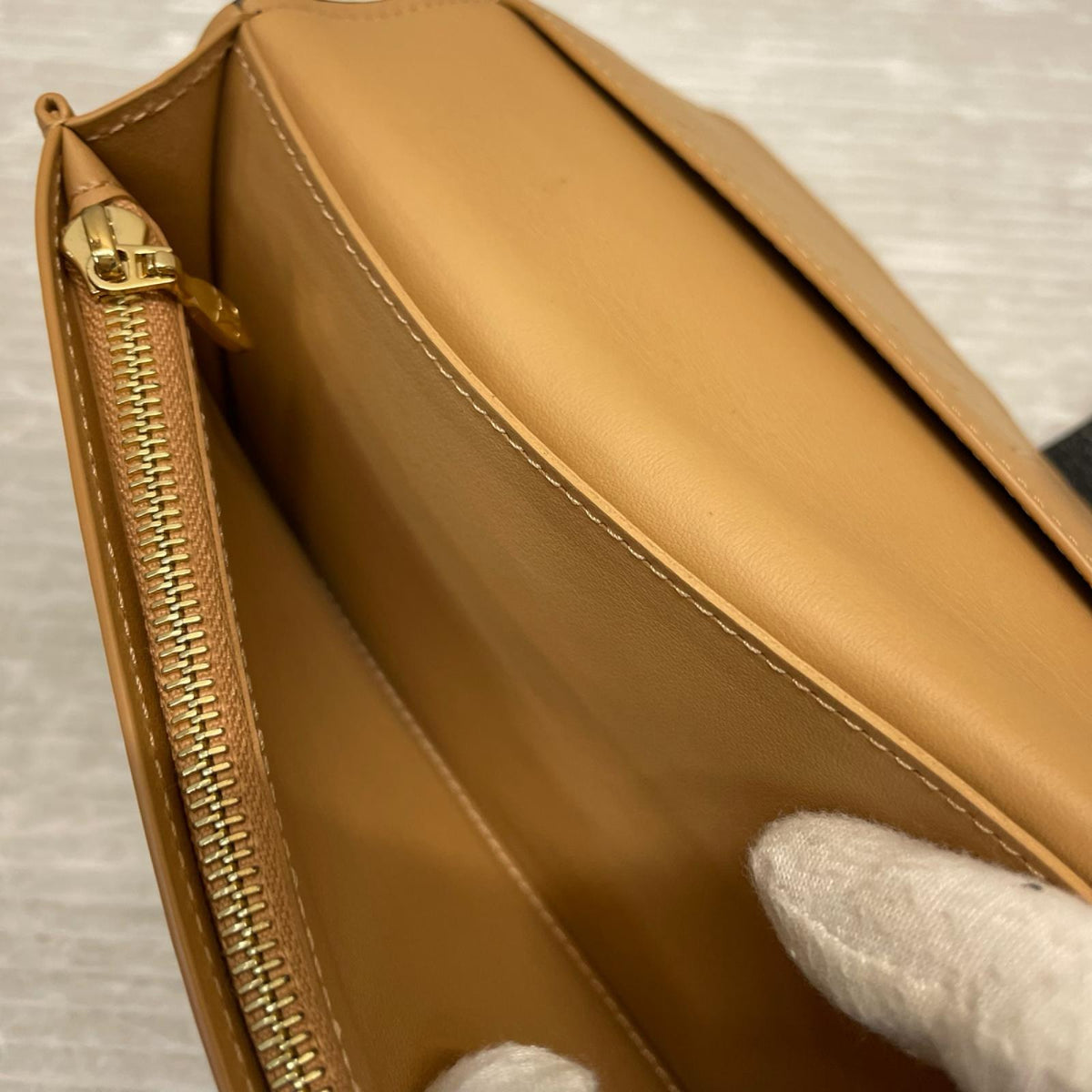 LOUIS VUITTON ｳﾞｪﾙﾃｨｶﾙ ｳｫﾚｯﾄ ﾄﾘﾖﾝﾚｻﾞｰ