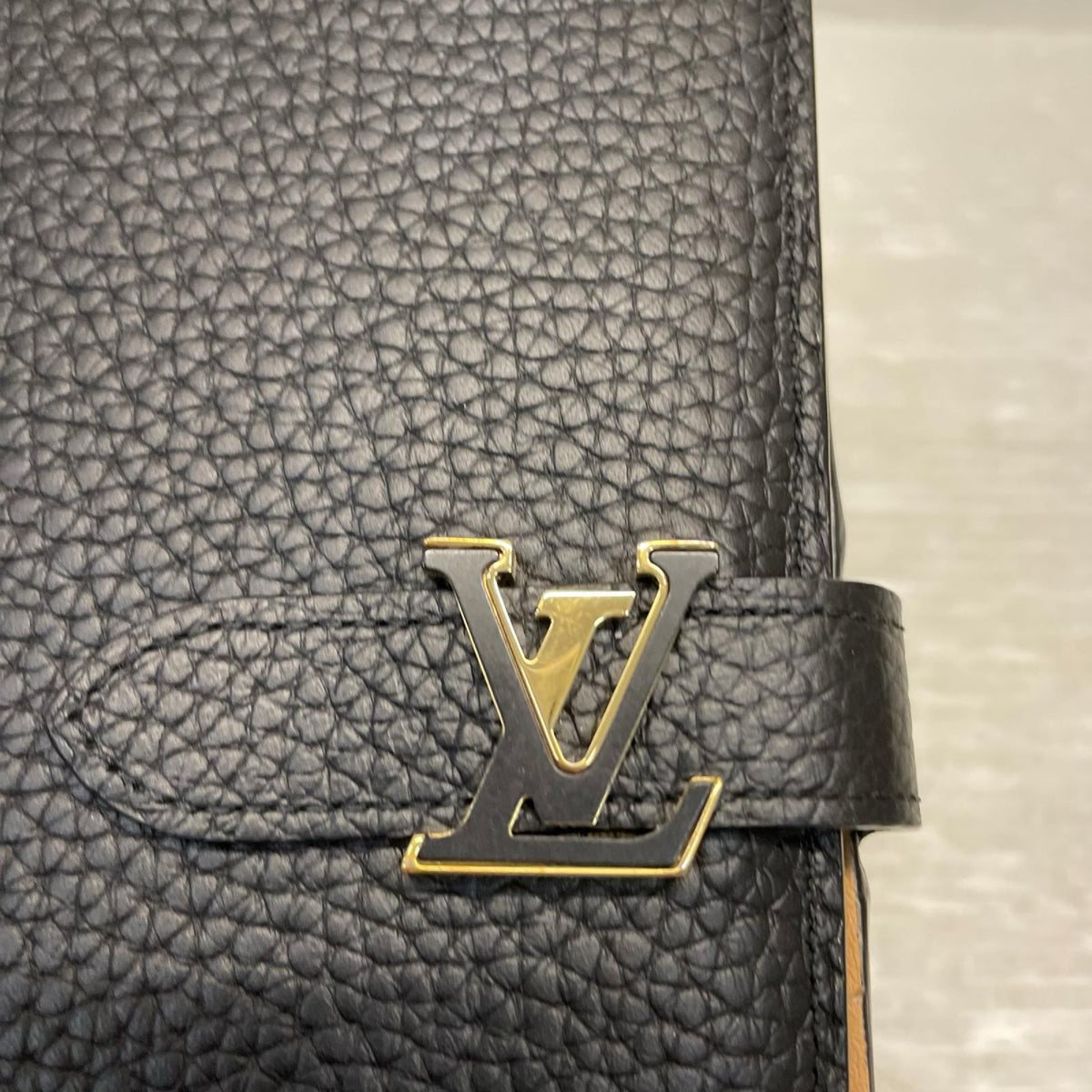 LOUIS VUITTON ｳﾞｪﾙﾃｨｶﾙ ｳｫﾚｯﾄ ﾄﾘﾖﾝﾚｻﾞｰ