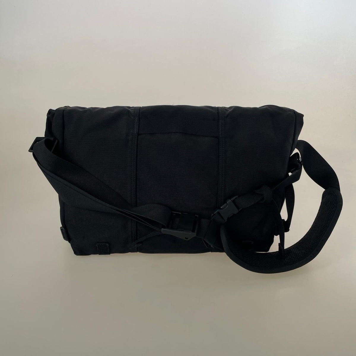 ショルダーバッグ ﾒｯｾﾝｼﾞｬｰﾊﾞｯｸﾞ 黒 CORDURA ブラック