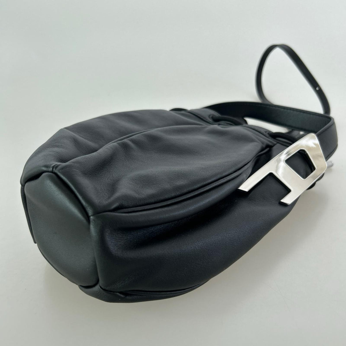 ハンドバッグ Nelli Bucket ブラック