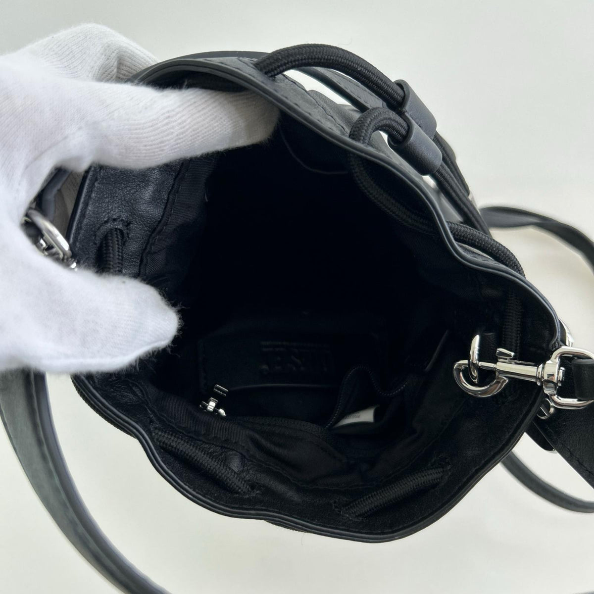 ハンドバッグ Nelli Bucket ブラック