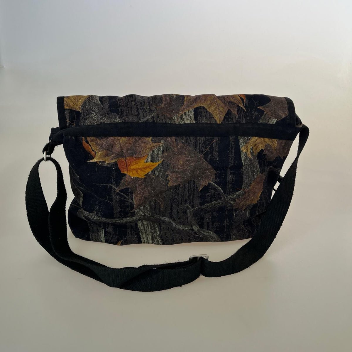 ショルダーバッグ BoTTWORKGEAR　Canvas Black Camo ブラウン