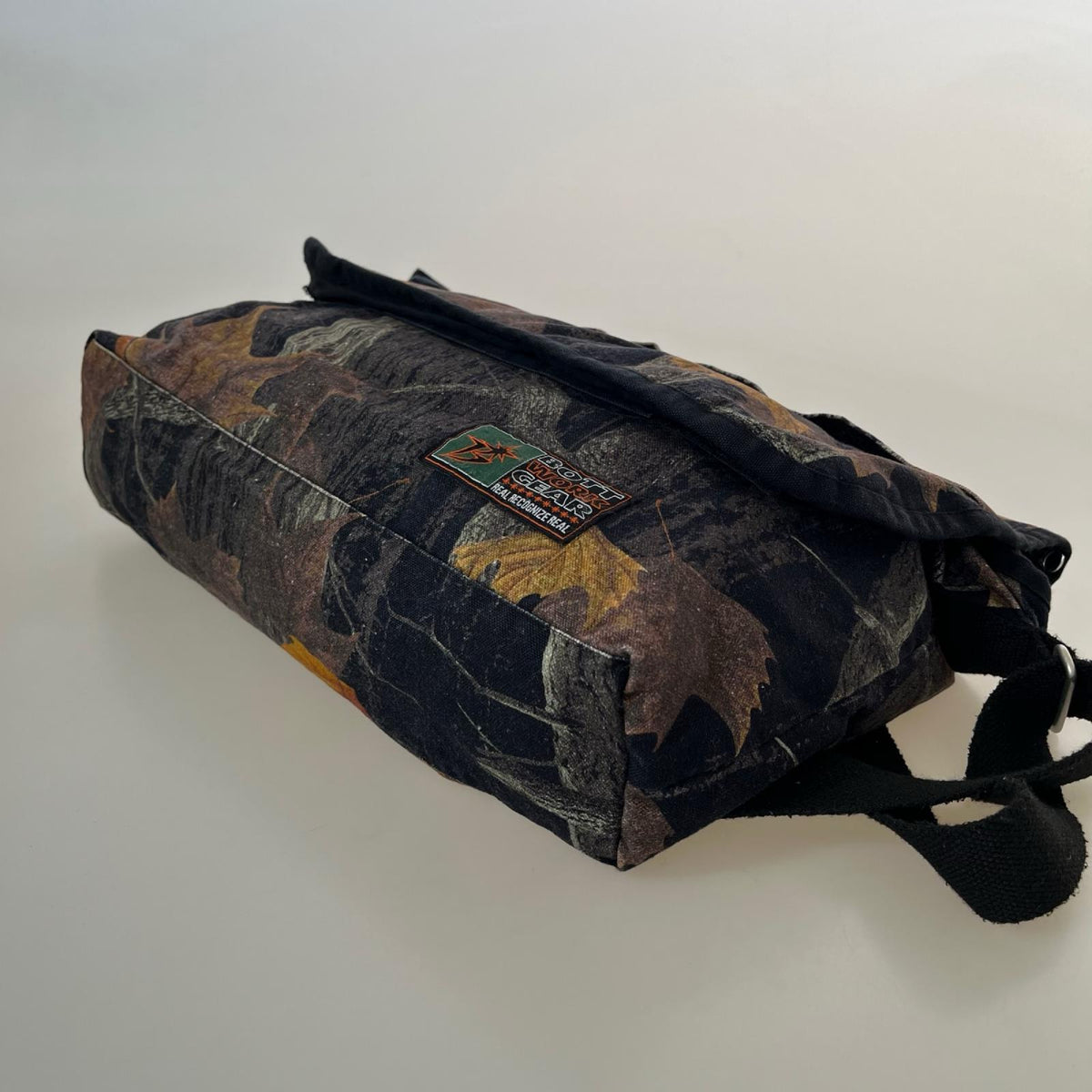 ショルダーバッグ BoTTWORKGEAR　Canvas Black Camo ブラウン