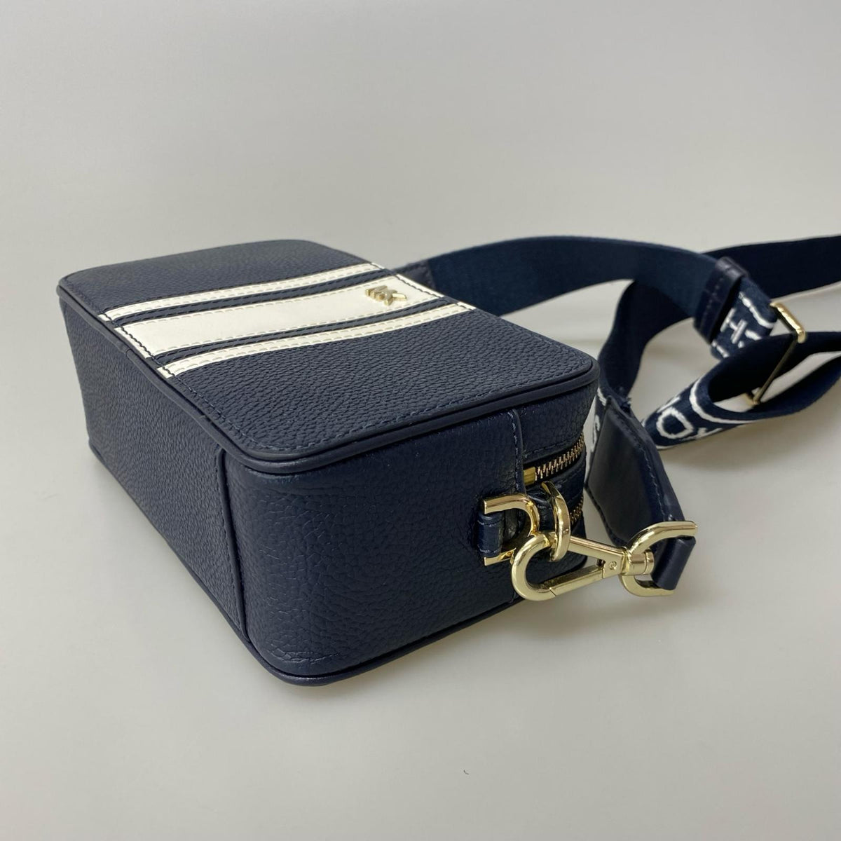 ショルダーバッグ Small logo Crossbody camera bag ネイビー