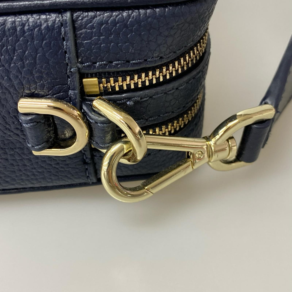 ショルダーバッグ Small logo Crossbody camera bag ネイビー