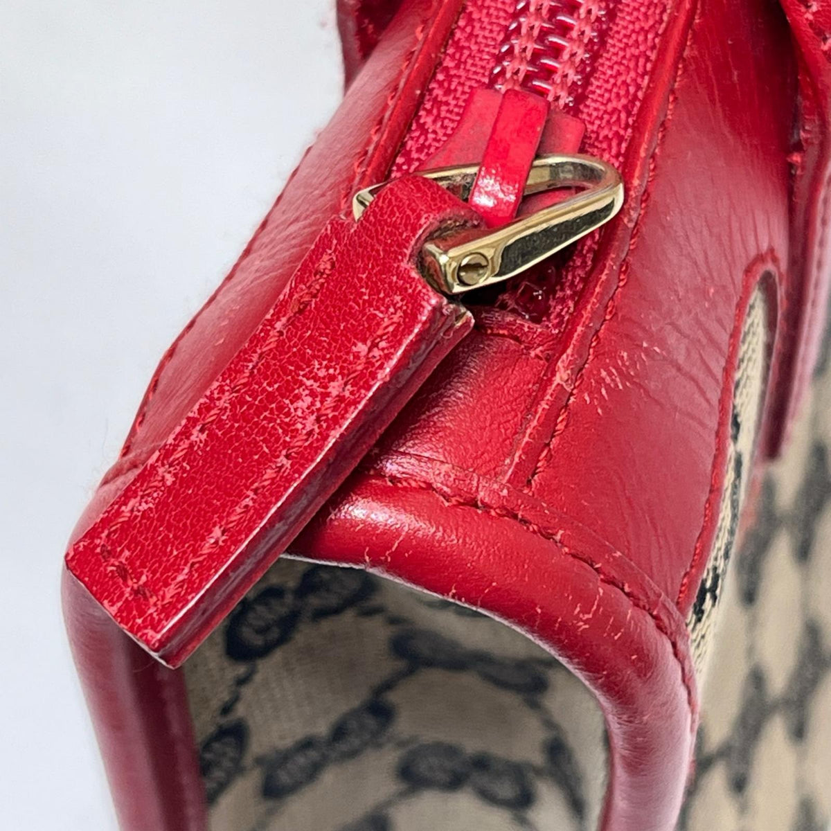 GUCCI/0856/GGｷｬﾝﾊﾞｽｽｸｴｱﾊﾝﾄﾞﾊﾞｯｸﾞ/赤