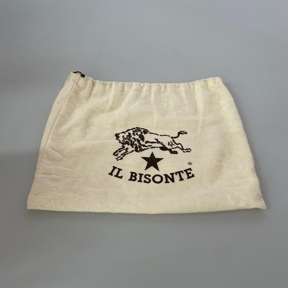 ショルダーバッグ IL BISONTE ﾀｯｾﾙ付き 巾着ｼｮﾙﾀﾞｰﾊﾞｯｸﾞ ﾌﾞﾗｳﾝ ブラウン