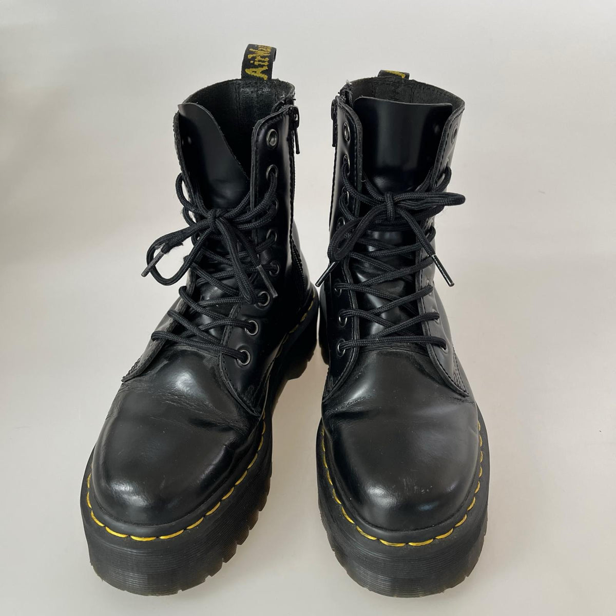 ブーツ Dr.Martens JADON ﾎﾞﾘｭｰﾑ 8ﾎｰﾙﾌﾞｰﾂ ブラック