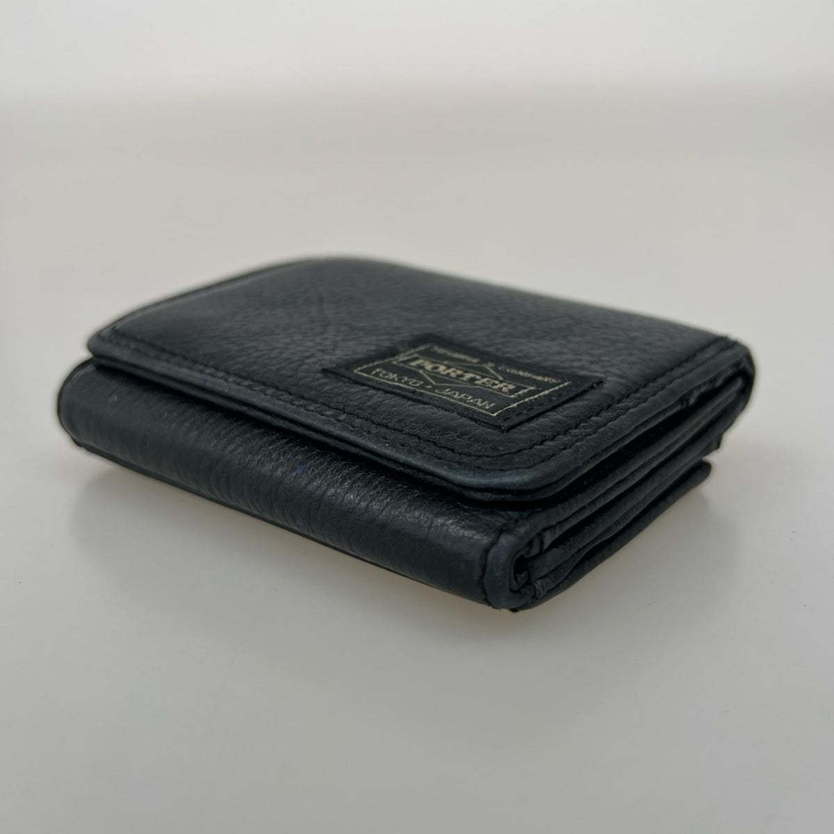 コンパクトウォレット calm wallet ﾚｻﾞｰ ｳｫﾚｯﾄ 黒 ブラック