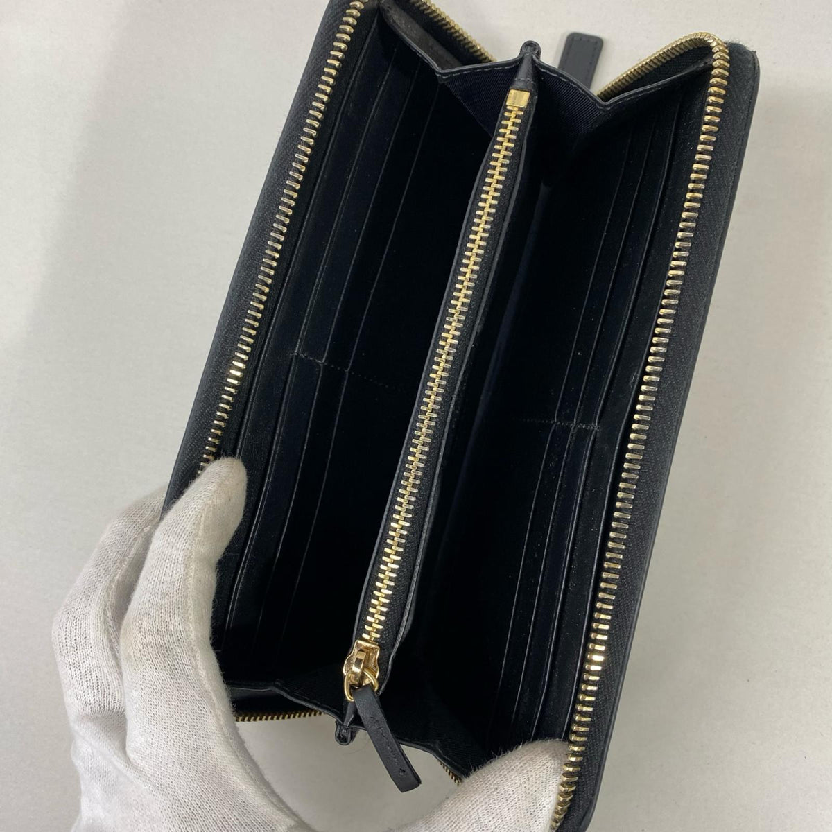 VERSACE ﾚｻﾞｰ長財布 黒