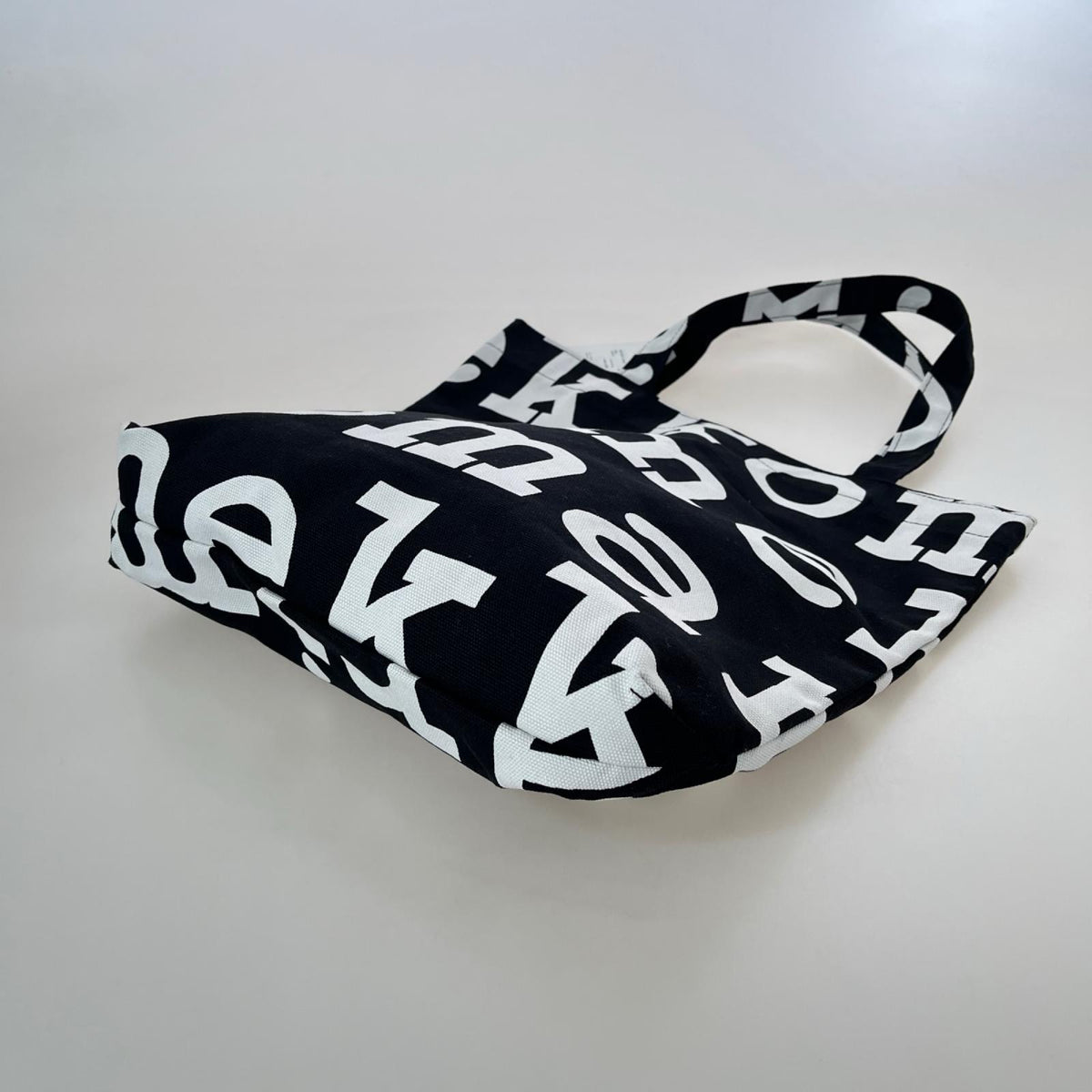ハンドバッグ ﾛｺﾞﾊﾞｯｸﾞ BLK ブラック
