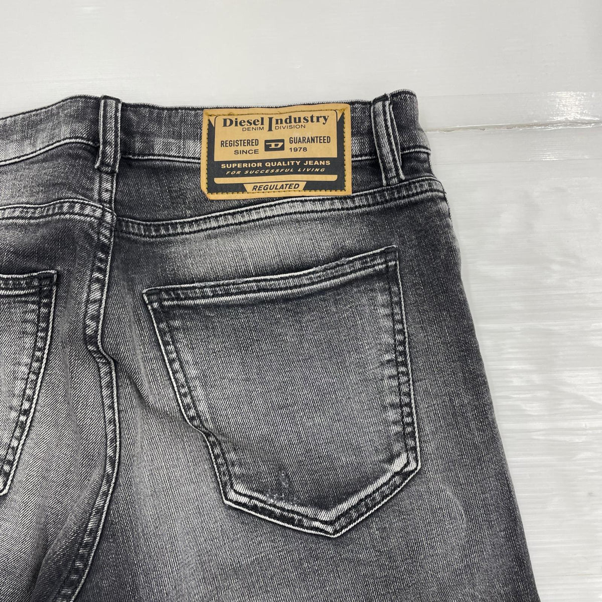 デニムパンツ DIESEL D-STRUKT-R ｽｷﾆｰﾃﾞﾆﾑﾊﾟﾝﾂ 黒 (W28) 28 グレー