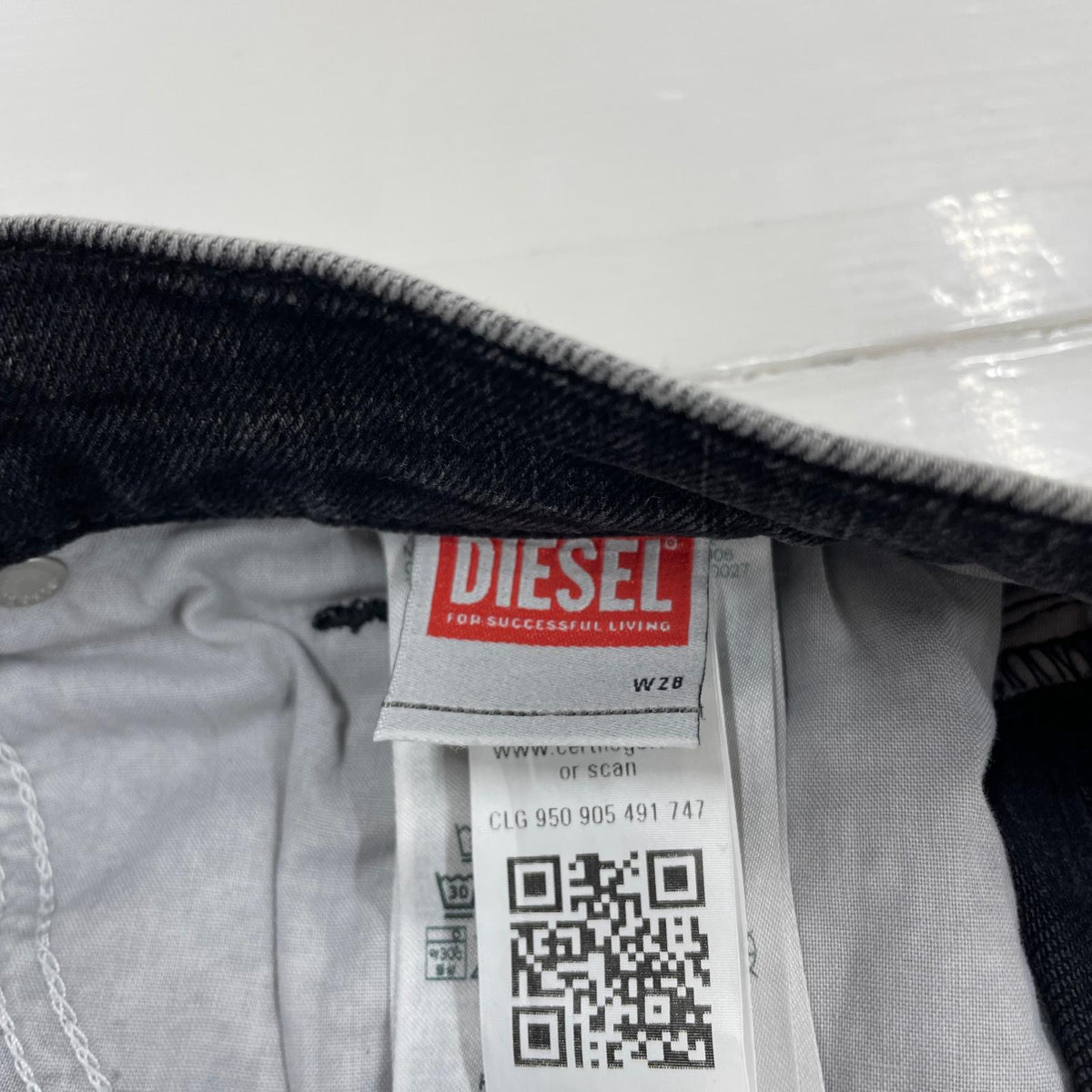 デニムパンツ DIESEL D-STRUKT-R ｽｷﾆｰﾃﾞﾆﾑﾊﾟﾝﾂ 黒 (W28) 28 グレー