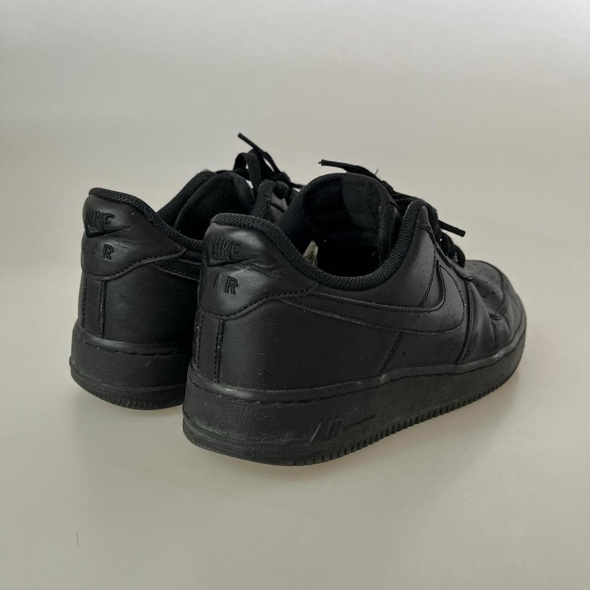 スニーカー AIR FORCE 1 07 黒 (27.0) 27cm (US9 UK8 1/2 EU44) ブラック