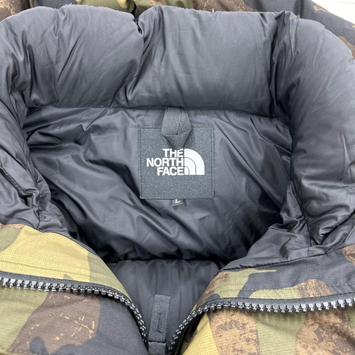 ダウンジャケット THE NORTH FACE Batro Light Jacket ND92341 ｶﾓ （L） L