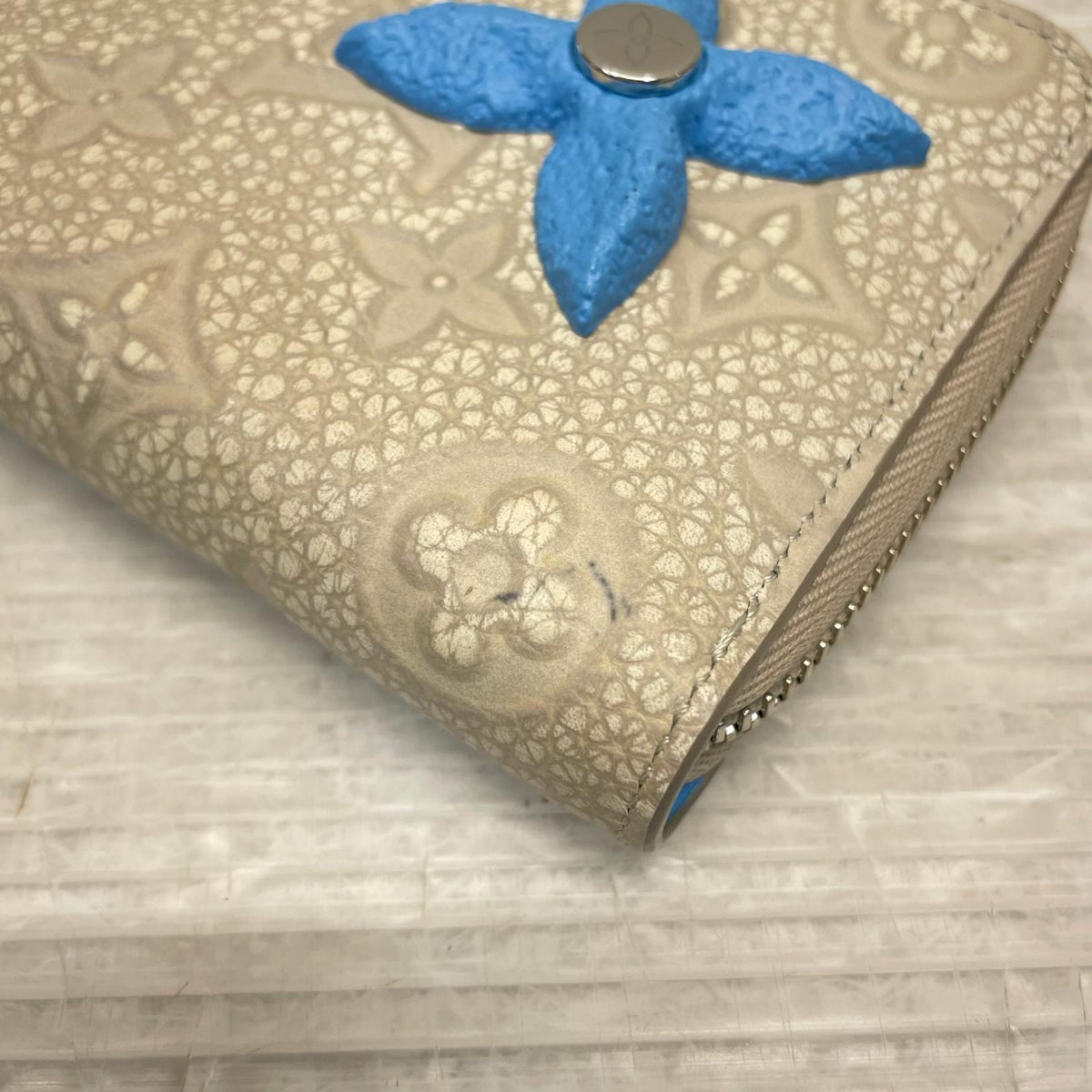 LOUIS VUITTON トリヨン・クライミング ジッピーウォレット ヴェルティカル M81573