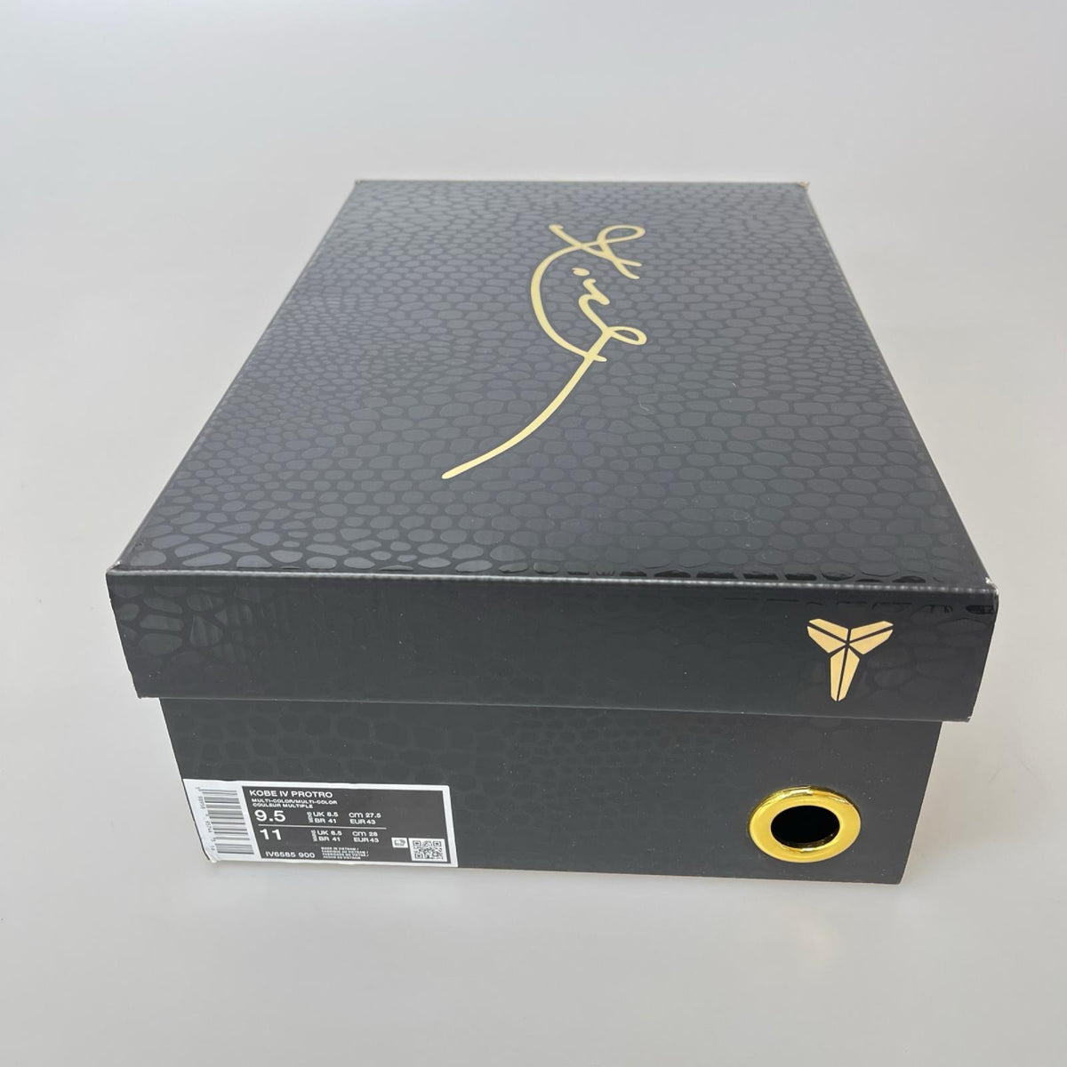 スニーカー IV6585 900/KOBE IV PROTRO ﾎﾜｲﾄ 27.5cm (US9 1/2 UK9 EU45) ホワイト