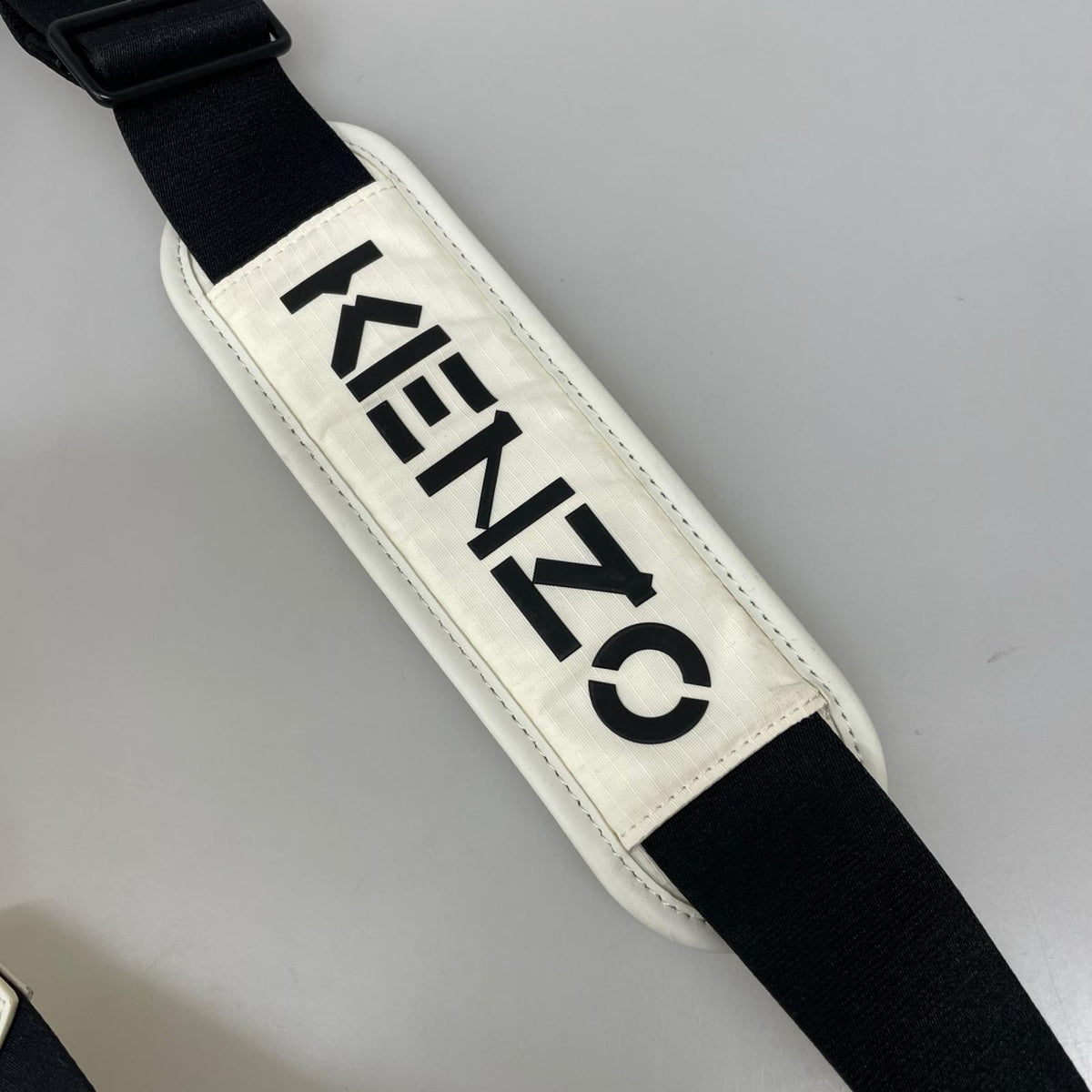 ショルダーバッグ クロスボディ レザー wht ホワイト