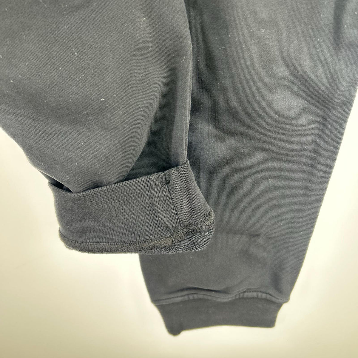 パンツ STONE ISLAND ｶﾞｰﾒﾝﾄﾀﾞｲ ｽｳｪｯﾄｼﾞｮｶﾞｰﾊﾟﾝﾂ M 黒 M ブラック