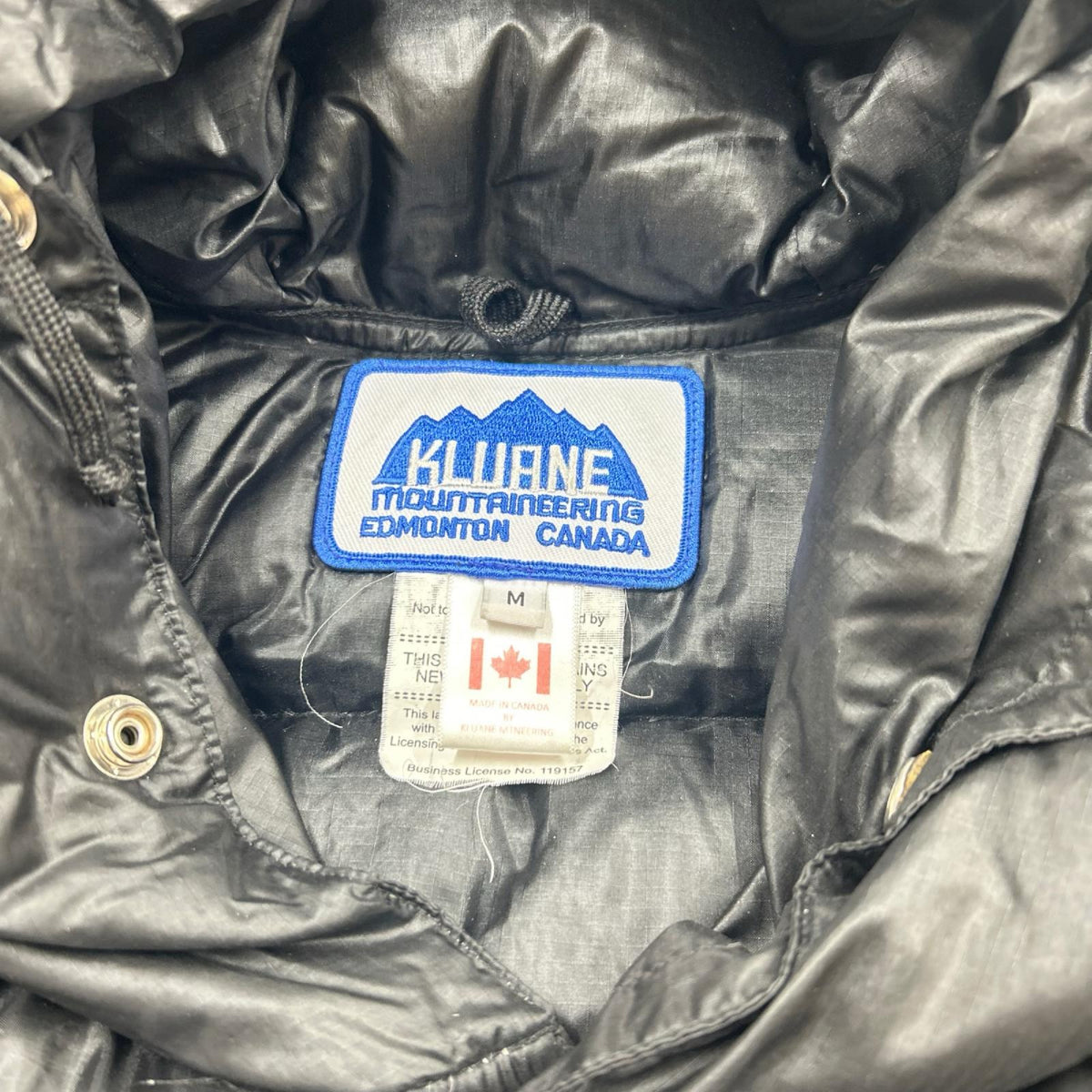 ダウンジャケット KLUANE MOUNTAINEERING/SNAP PARKA/M M ブラック