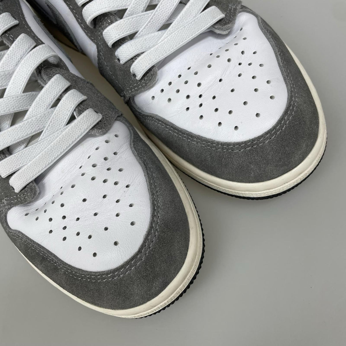 スニーカー DZ5485-051/AJ1/ﾗｲﾄｽﾓｰｸ/26.5cm 26.5cm (US8 1/2 UK8 EU43)