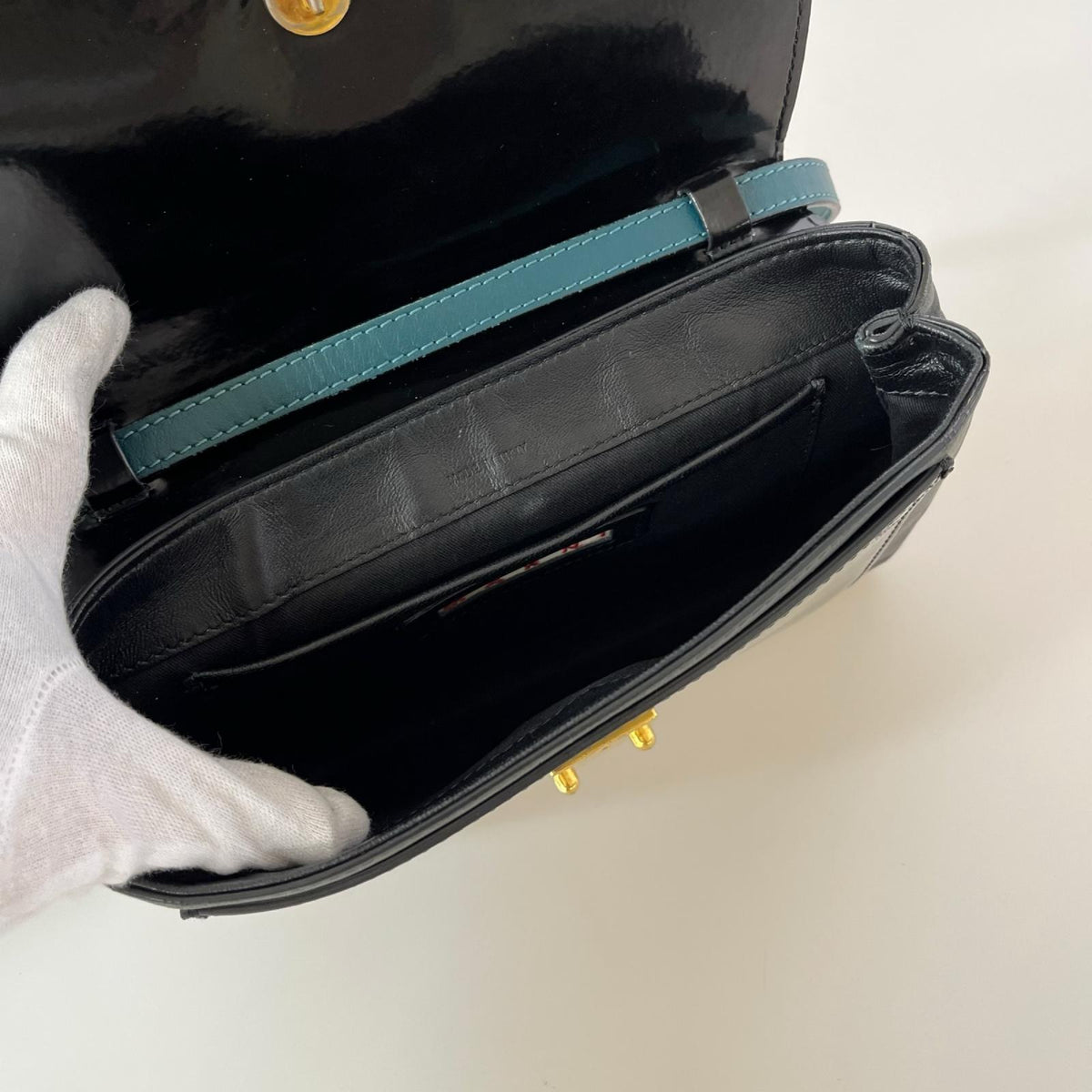 ショルダーバッグ TRUNK ﾚｻﾞｰｼｮﾙﾀﾞｰﾊﾞｯｸﾞ ブラック