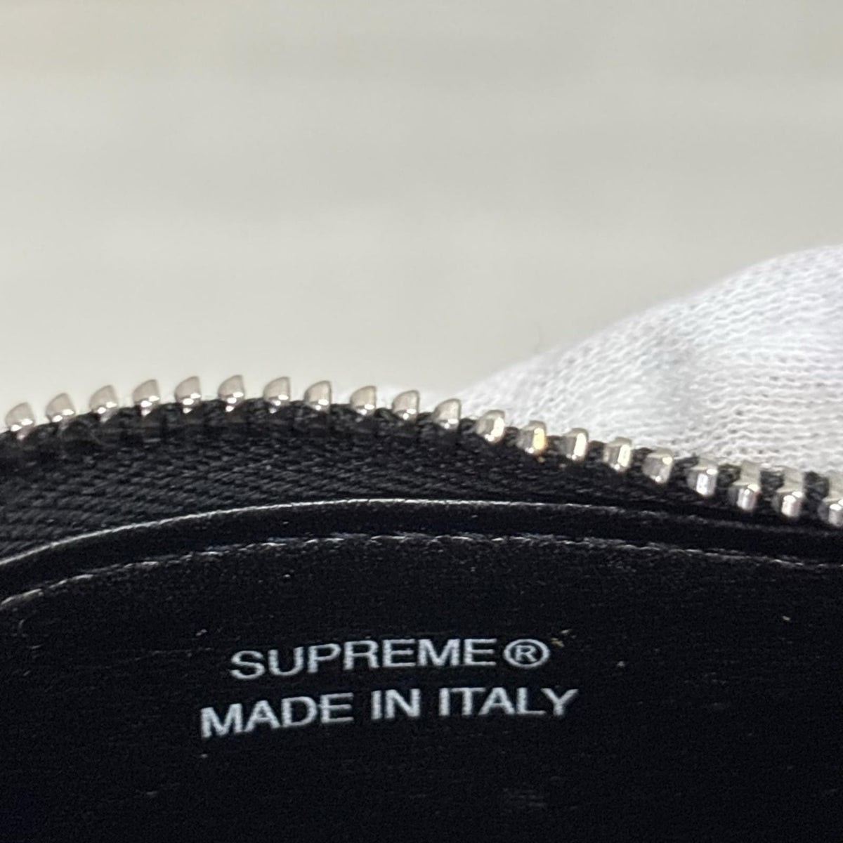 コンパクトウォレット Supreme Leather Zip Card Holder "Black" ブラック