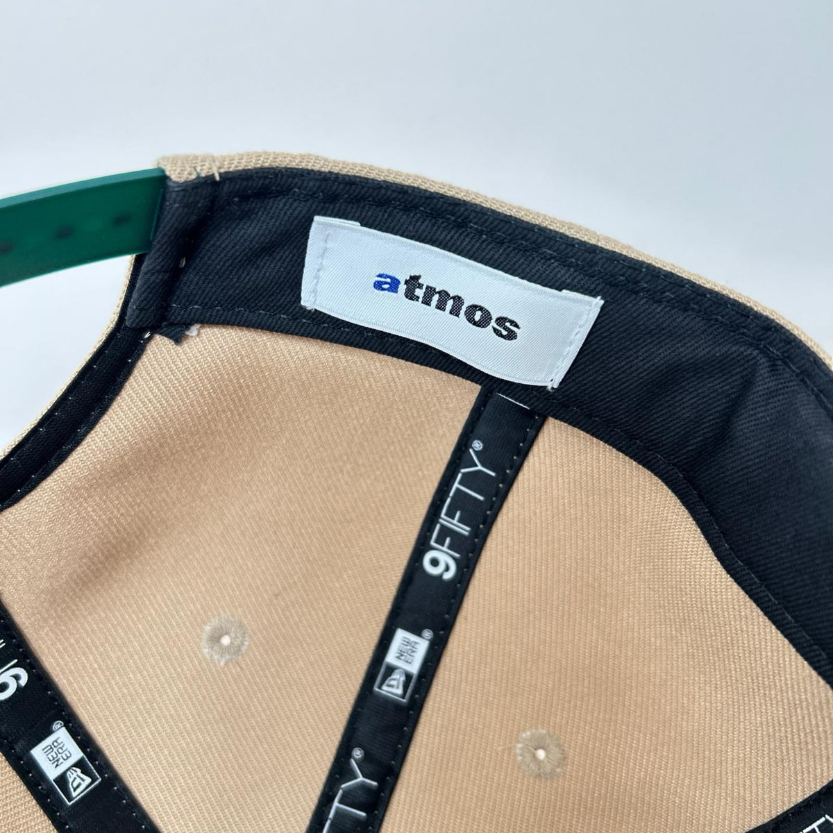 キャップ ATMOS 25周年 刺繍 ﾍﾞｰｼﾞｭ/緑 ベージュ