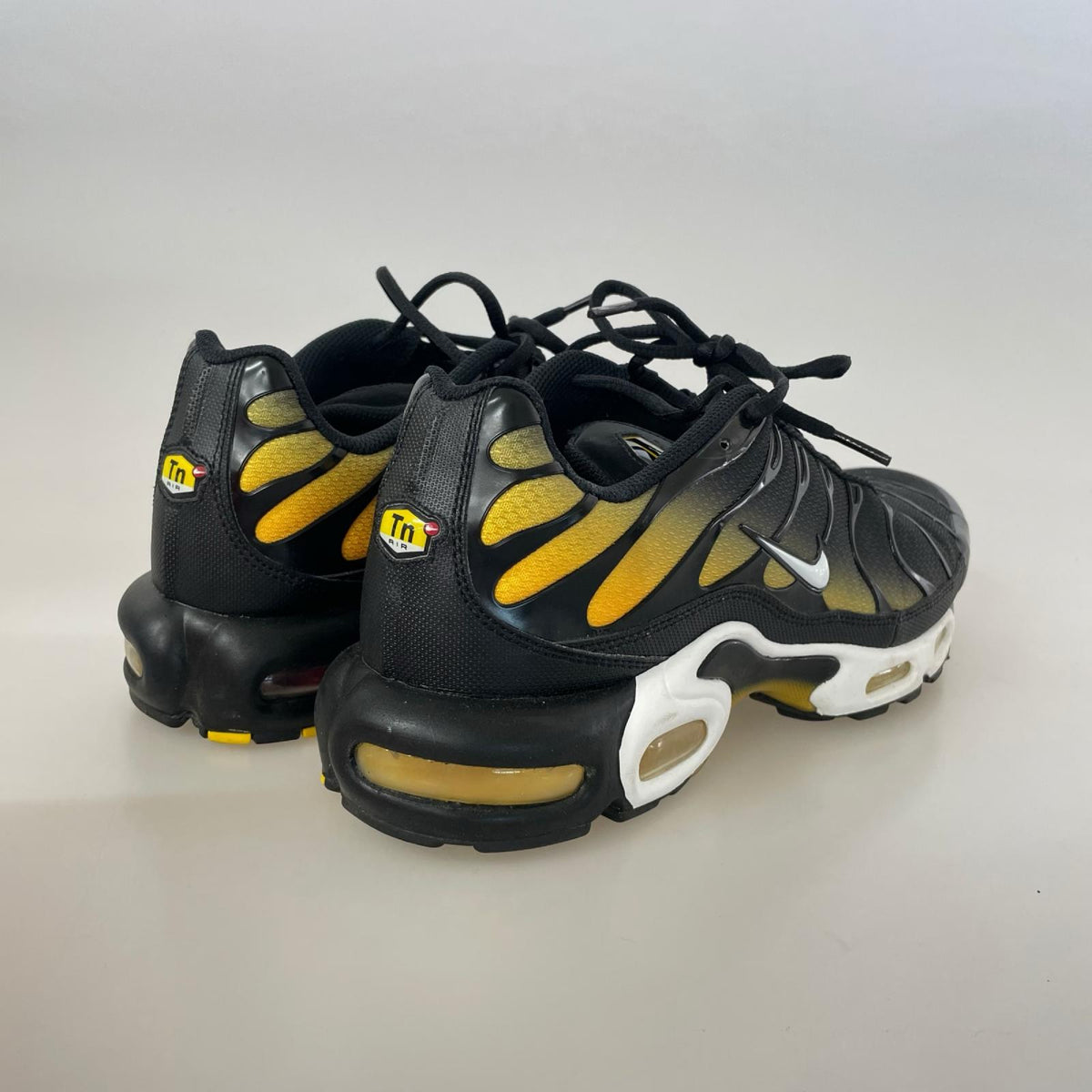 スニーカー BLACK/WHITE-UNIVERSITY GOLD 30cm (US12 UK11 1/2 EU50) ブラック