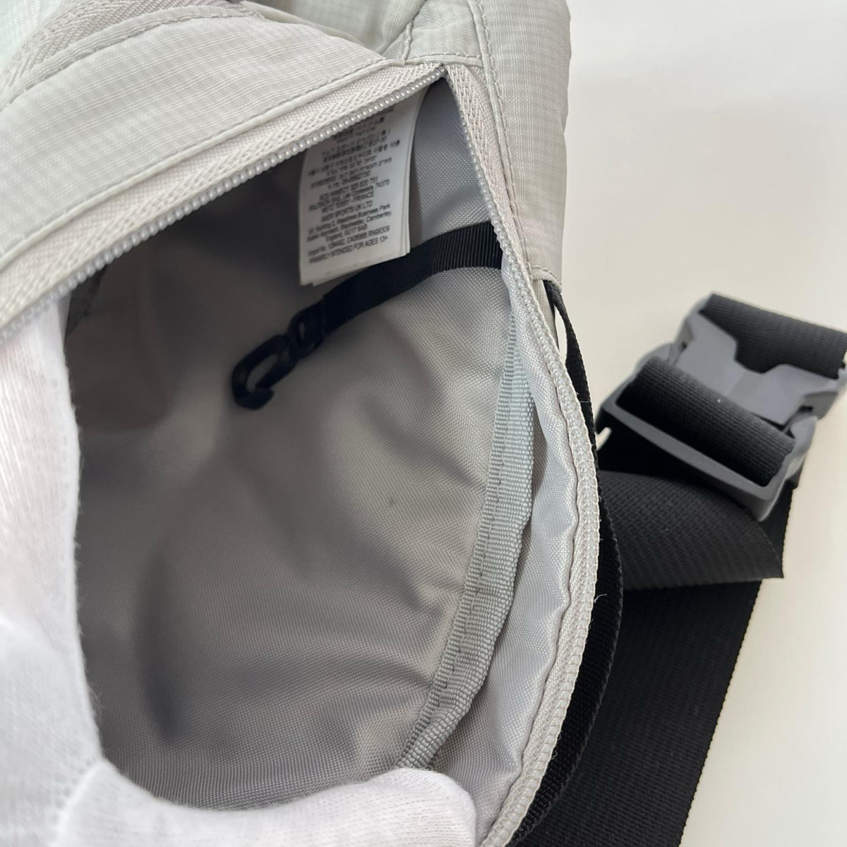 ボディバッグ SALOMON ボディバッグ グレー