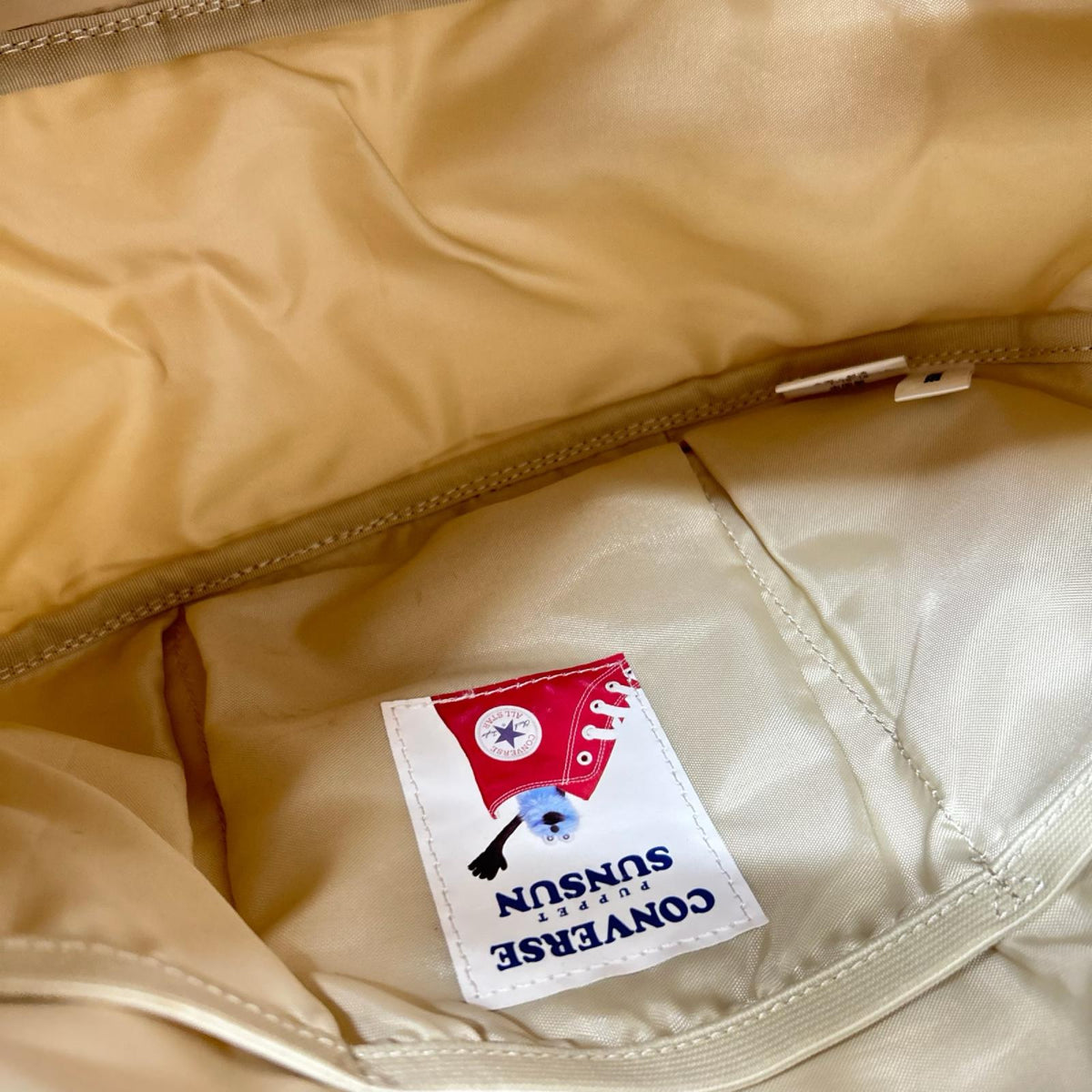 ショルダーバッグ CONVERSE×SUNSUN ｽﾝｽﾝ CRESCENT SLINGBAG ﾍﾞｰｼﾞｭ ベージュ