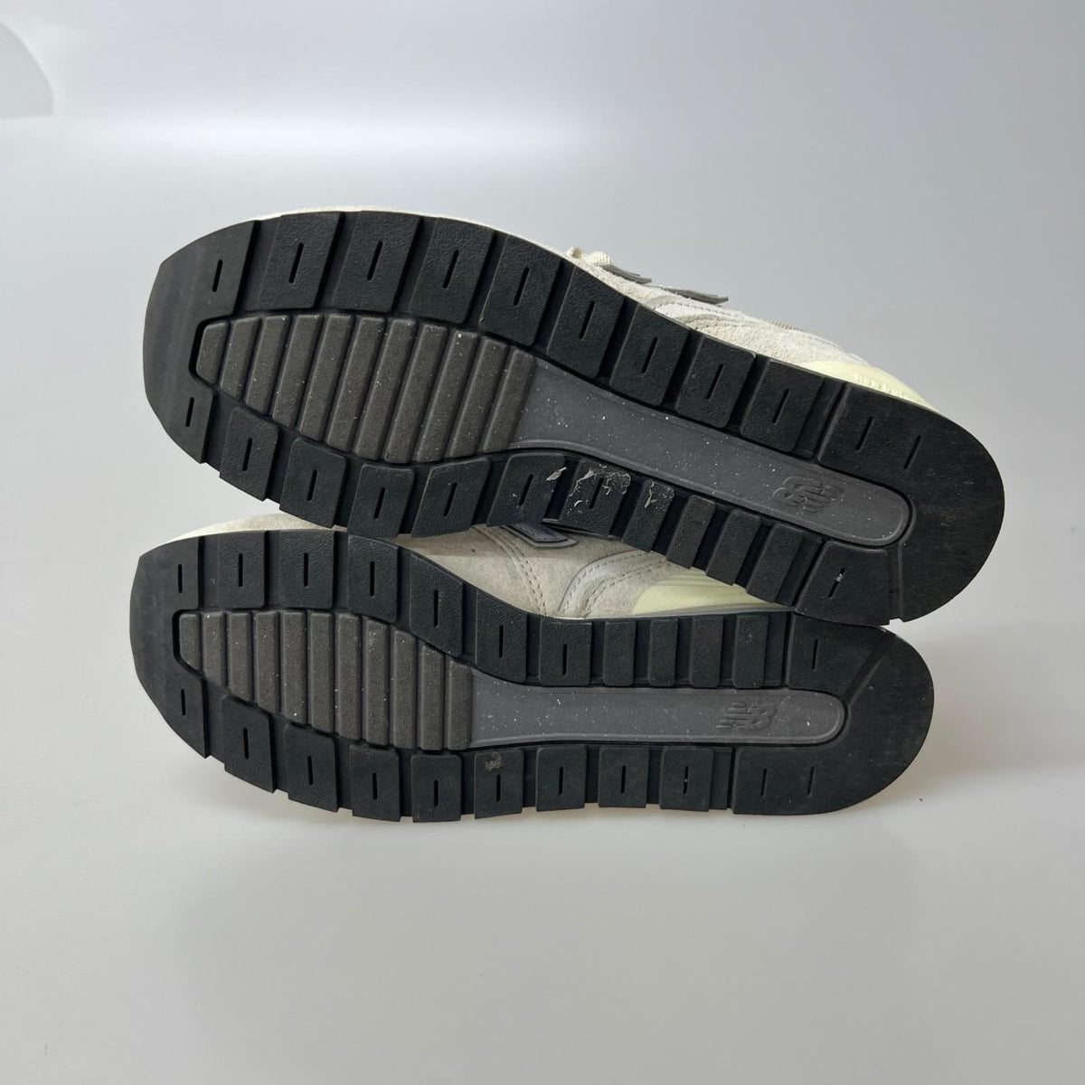 スニーカー 996 白ｸﾞﾚｰ (22.5cm)