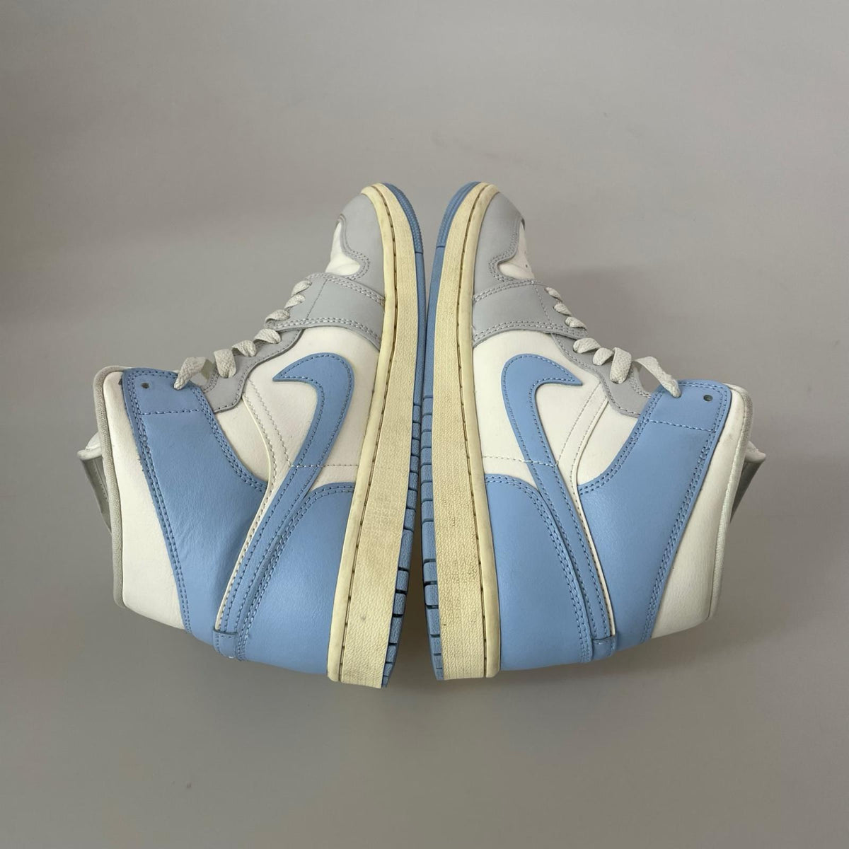 スニーカー NIKE WMNS Air Jordan 1 Mid Psychic Blue/Sail 26.5cm (US8 1/2 UK8 EU43)