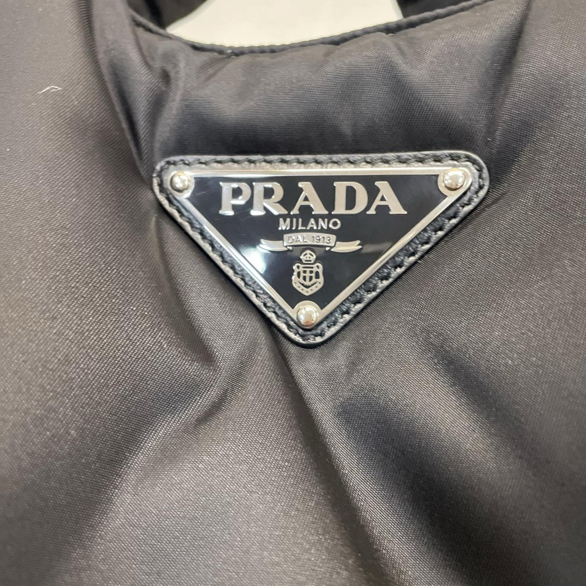 PRADA Re-Nylon スモール パデッド　ハンドバッグ
