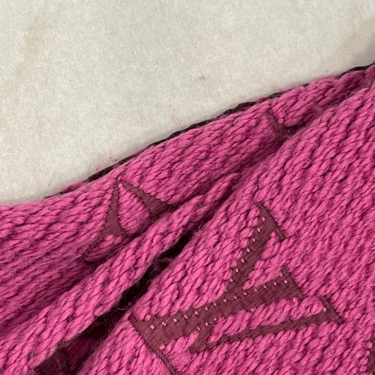 LOUIS VUITTON マフラー エシャルプロゴマニア