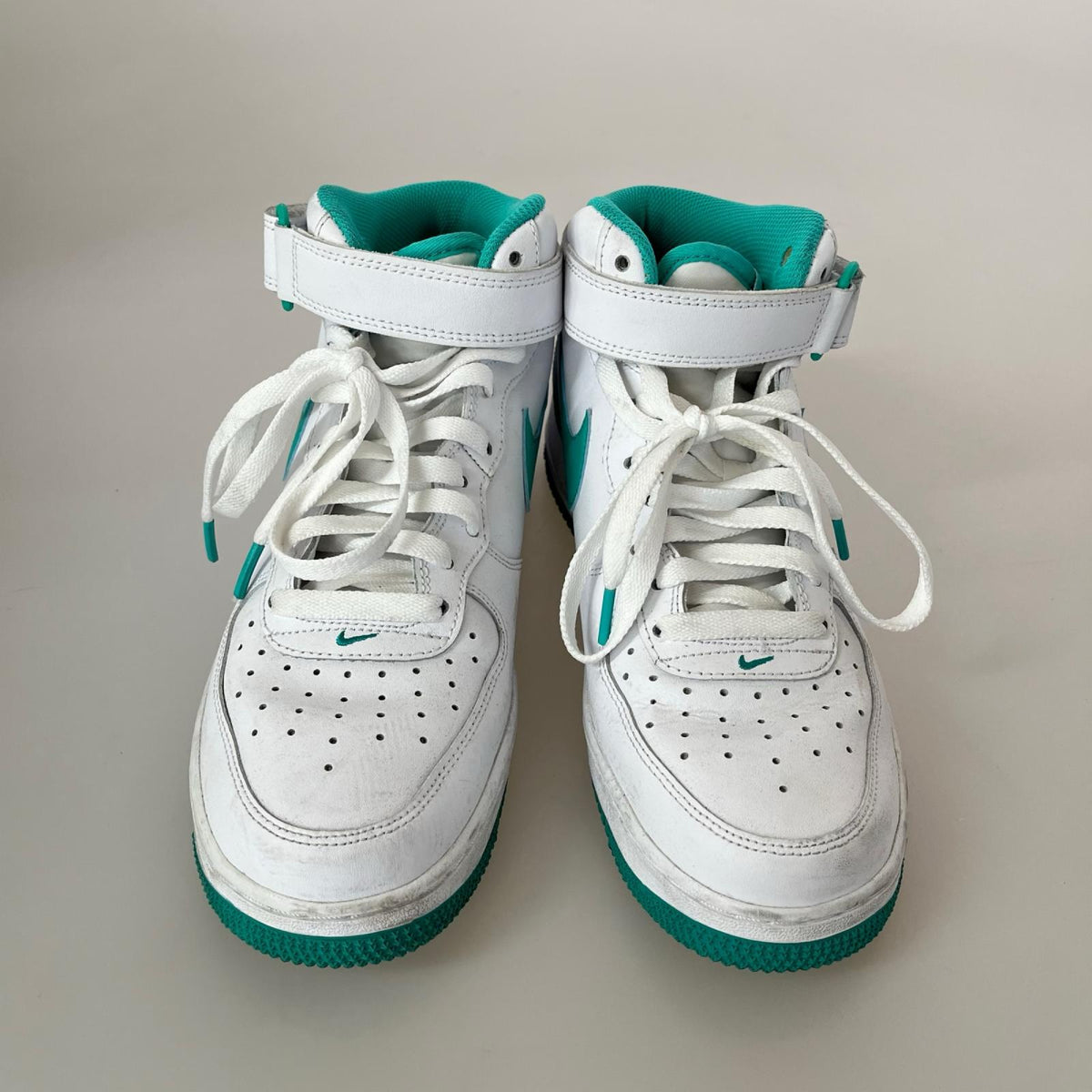 スニーカー AIR FORCE 1 MID 07 白 ﾐﾝﾄｸﾞﾘｰﾝ (26.0) 26cm (US8 UK7 1/2 EU42)