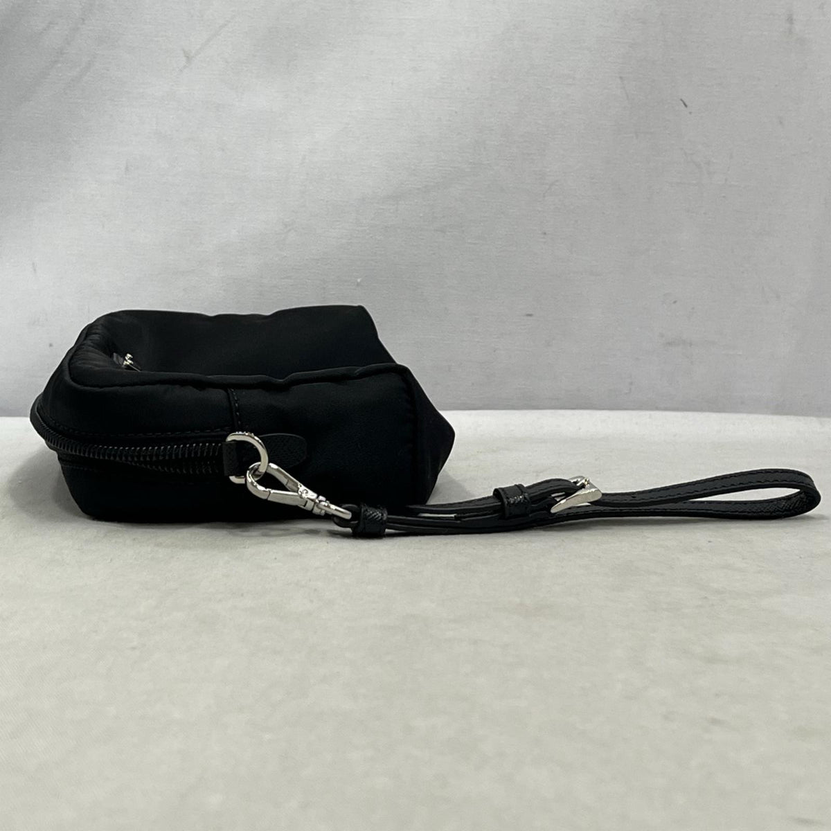 スモール Re-Nylon ポーチ NERO 1NS021