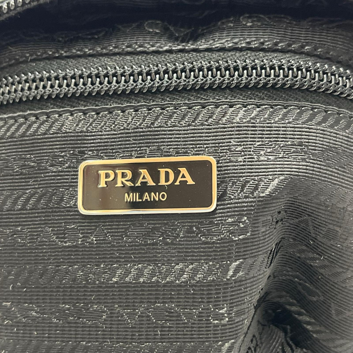 スモール Re-Nylon ポーチ NERO 1NS021