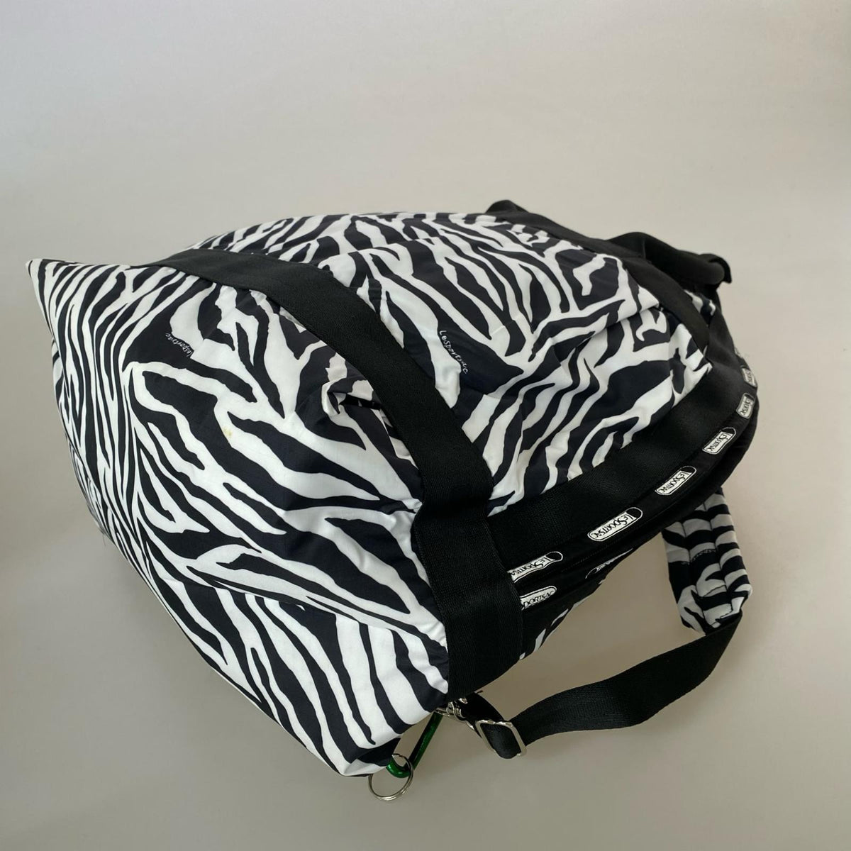 リュック・デイパック LeSportsac 2WAYﾊﾞｯｸﾞ ｾﾞﾌﾞﾗ柄 ホワイト