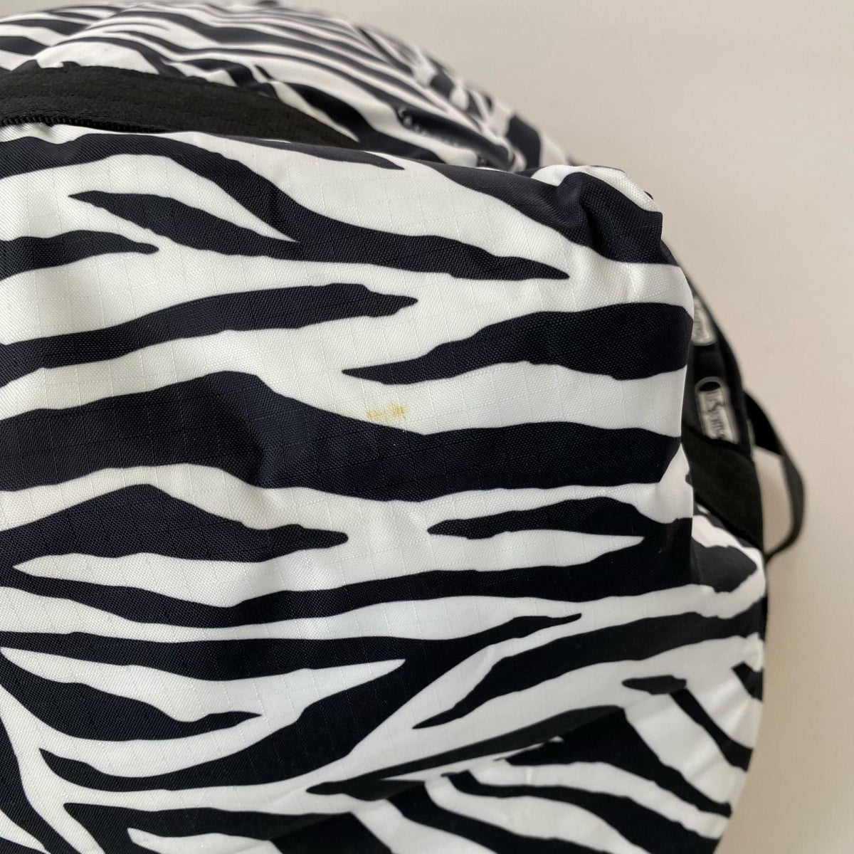 リュック・デイパック LeSportsac 2WAYﾊﾞｯｸﾞ ｾﾞﾌﾞﾗ柄 ホワイト